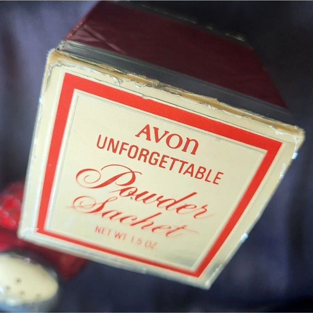 Avon Unforgettable Powder Sachet 1.5 oz Red Glass Jar with Original Box